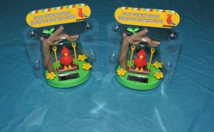2 Mini Solar Swinging Parrot |
